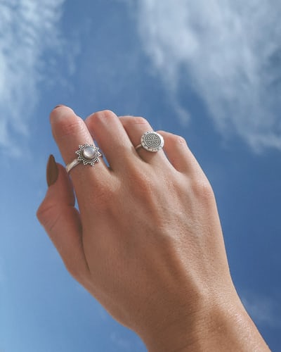 rings on hand